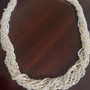 Elegant Pearl Twist Necklace